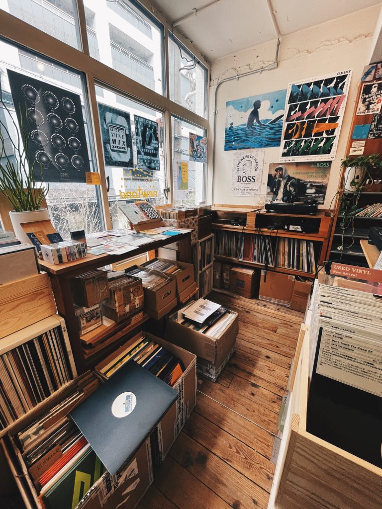 A room that has been invaded by vinyl !